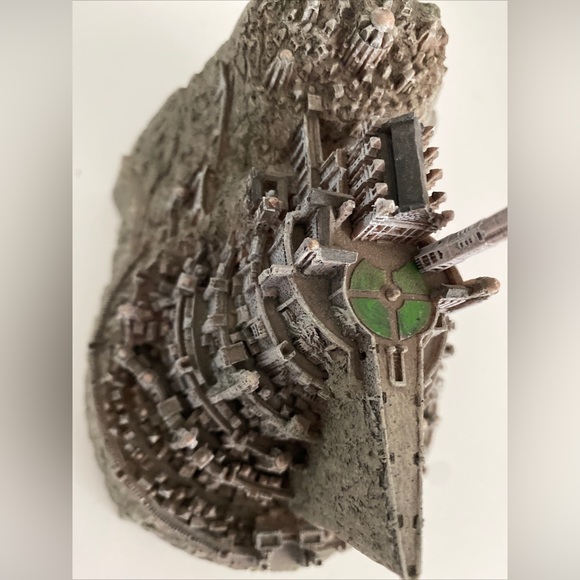 EUC Lord of the Rings Mina’s Tirith catch all sculpture from WETA - Picture 10 of 15